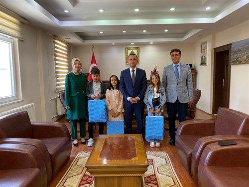 23 NİSAN ULUSAL EGEMENLİK VE ÇOCUK BAYRAMI DOLAYISIYLA MİNİK KAYMAKAMLAR KOLTUĞU DEVRALDI