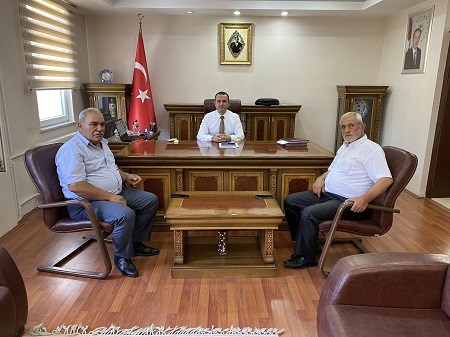İlçemiz Oda Başkanı ve Çiftçi Malları Koruma Başkanı Kaymakamımıza Hoş Geldin Ziyaretinde Bulundu.